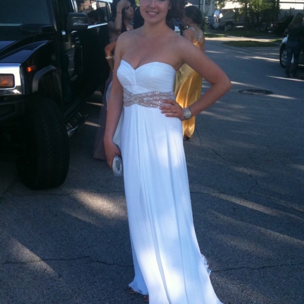 White Bridesmaid/Prom Dress
